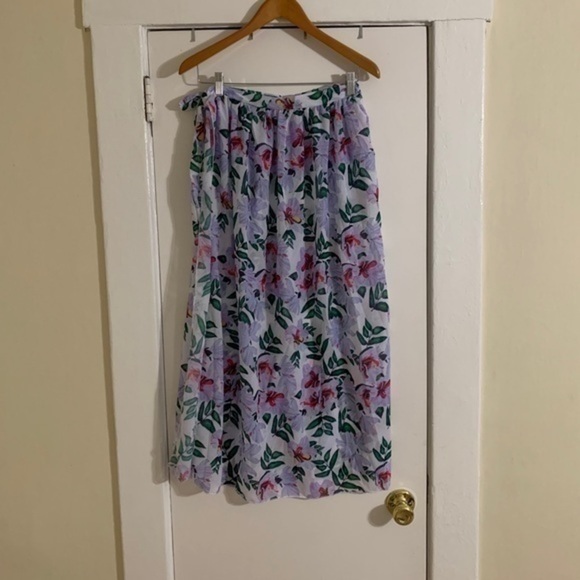 White‎ Floral Swim Coverup Size Medium - Picture 4 of 9